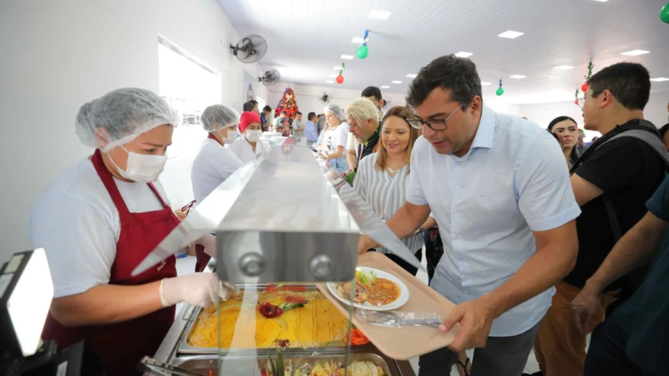 Unidades do Prato Cheio terão almoço gratuito neste sábado, véspera de Natal