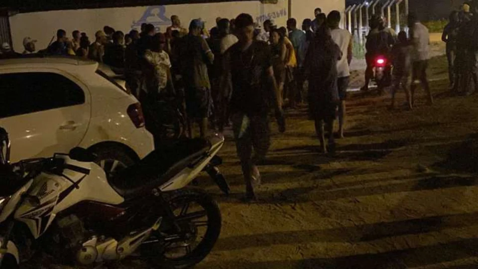 Jovem é baleado ao sair de jogo de futebol