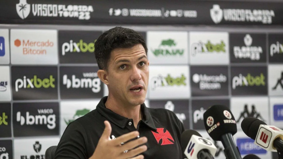 Em apresentação no Vasco, Barbieri projeta elenco pronto em janeiro