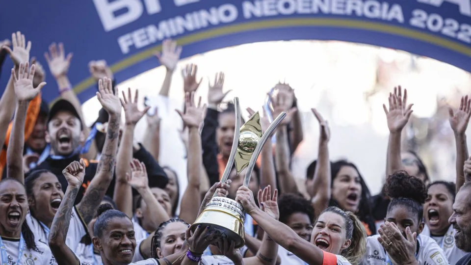 Supercopa em 5 de fevereiro abre temporada 2023 do futebol feminino