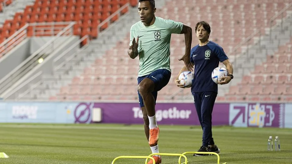 Alex Sandro deve continuar fora da partida contra a Croácia