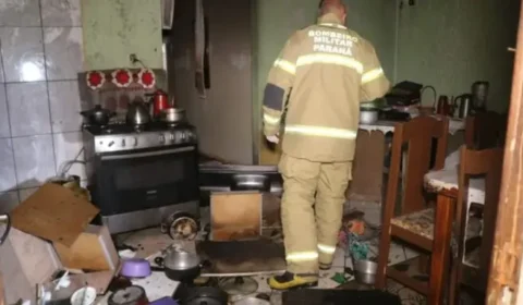 Homem morre após atear fogo na própria casa para matar esposa e filhos