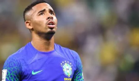 Gabriel Jesus opera joelho direito após lesão em partida contra Camarões