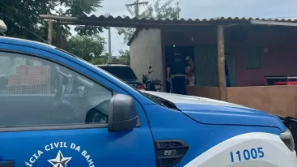 Idosa é presa suspeita de torturar e divulgar conteúdo íntimo de amante de marido