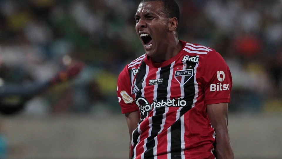 West Ham confirma contratação de zagueiro Luizão, do São Paulo