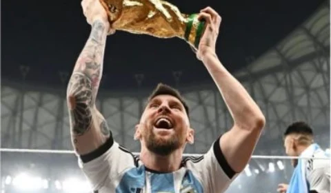 Messi é convidado a eternizar os pés na calçada da fama do Maracanã