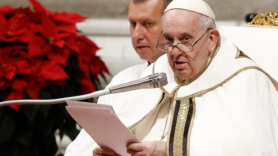 Mundo sofre “fome de paz”, afirma Papa Francisco em mensagem de Natal