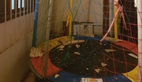 Grávida esfaqueada se joga do 2º andar para se salvar e cai em pula-pula