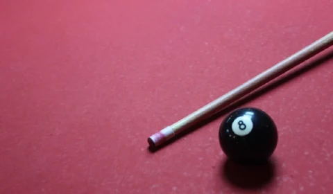 Homem morre após ser agredido com taco de sinuca em bar 