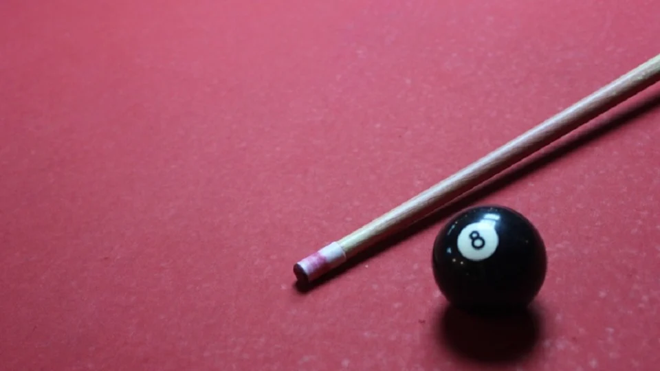 Homem morre após ser agredido com taco de sinuca em bar 