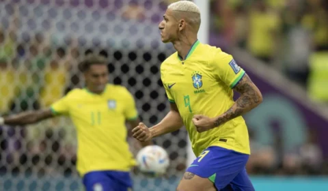 Richarlison tem clássico marcado por confusão com atacante da seleção brasileira e outros rivais