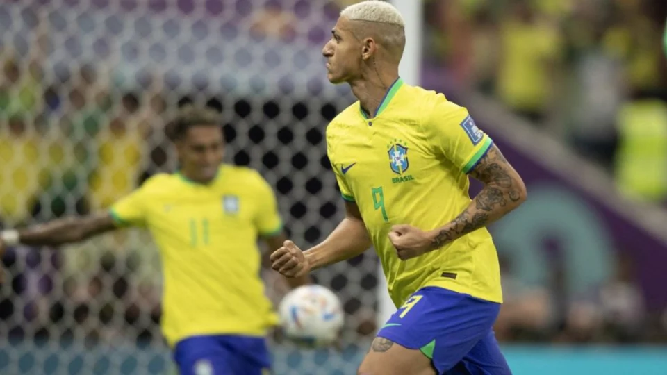 Richarlison tem clássico marcado por confusão com atacante da seleção brasileira e outros rivais