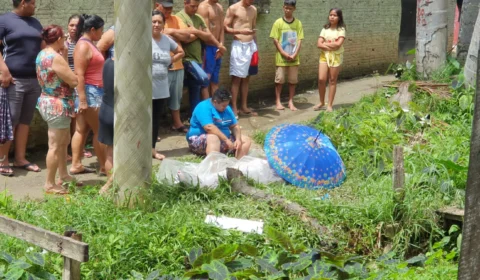 Homem é morto e outro esfaqueado após ajudarem pai que apanhava do filho na Redenção 