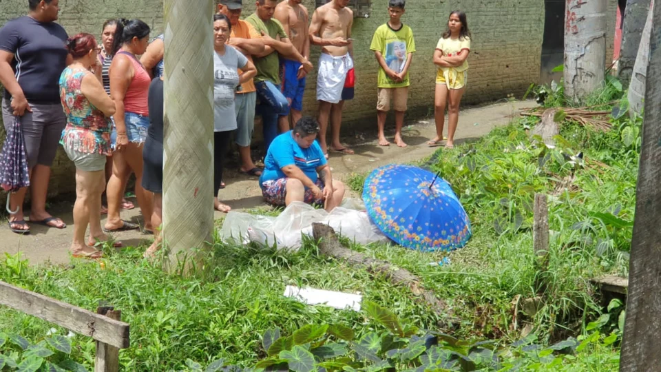 Homem é morto e outro esfaqueado após ajudarem pai que apanhava do filho na Redenção 