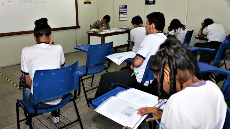 Amazonas tem mais de 46 mil vagas para novos alunos da educação de jovens e adultos em 2023