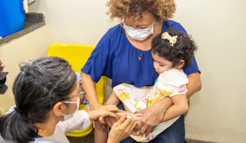 Mais de 400 bebês já foram vacinados contra a Covid-19 em Manaus
