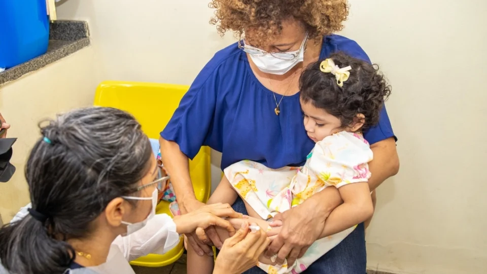 Mais de 400 bebês já foram vacinados contra a Covid-19 em Manaus