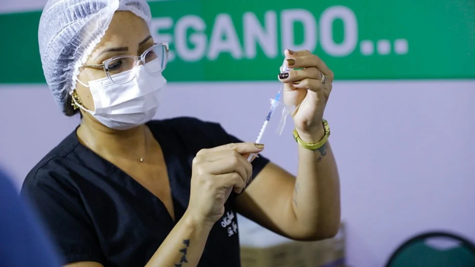 Prefeitura inicia 2023 com mais de 70 pontos de vacinação contra a Covid-19 em Manaus