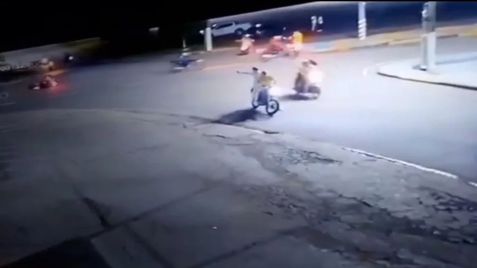 Tiroteio e correria em meio ao trânsito termina com motoqueiros feridos em Coari