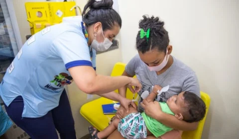 Bebês sem comorbidades são incluídos na imunização contra a Covid-19