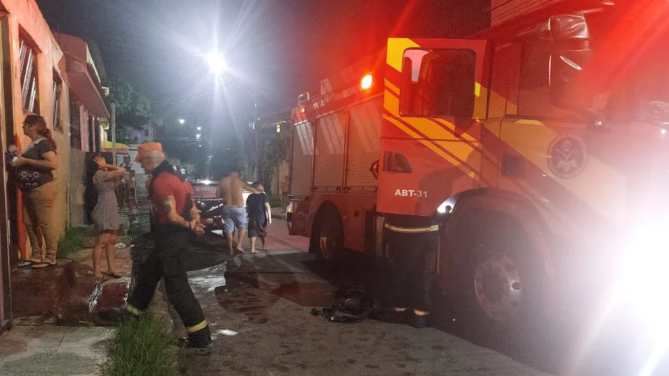 Curto-circuito provoca incêndio em casa na Betânia