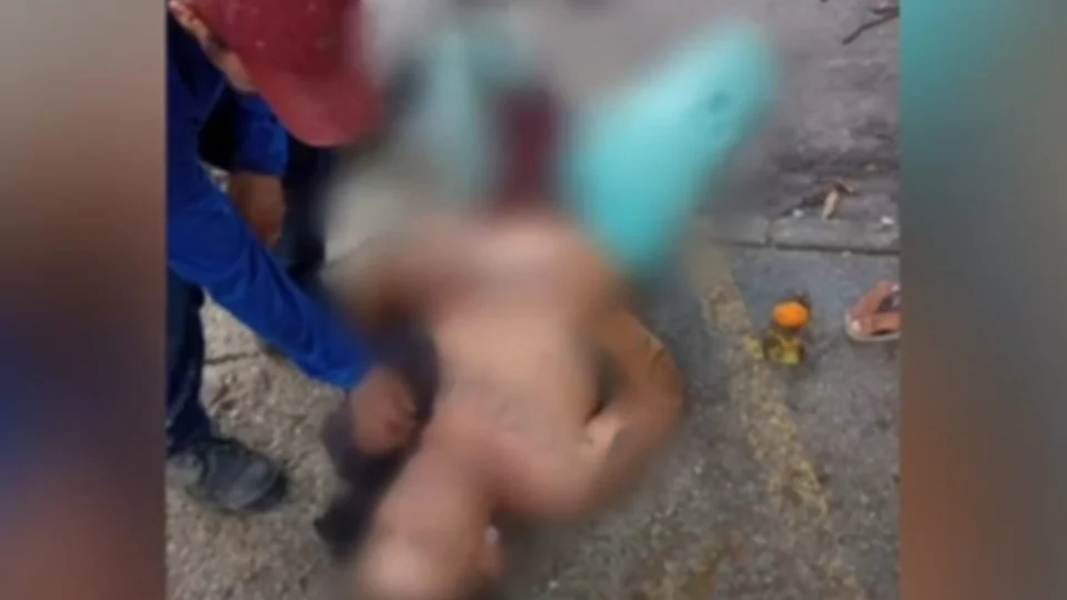 Homem fica gravemente ferido ao ser atingido com gargalo de garrafa no tórax