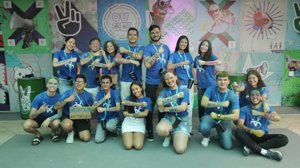 Alunos comemoram aprovação no vestibular da UEA