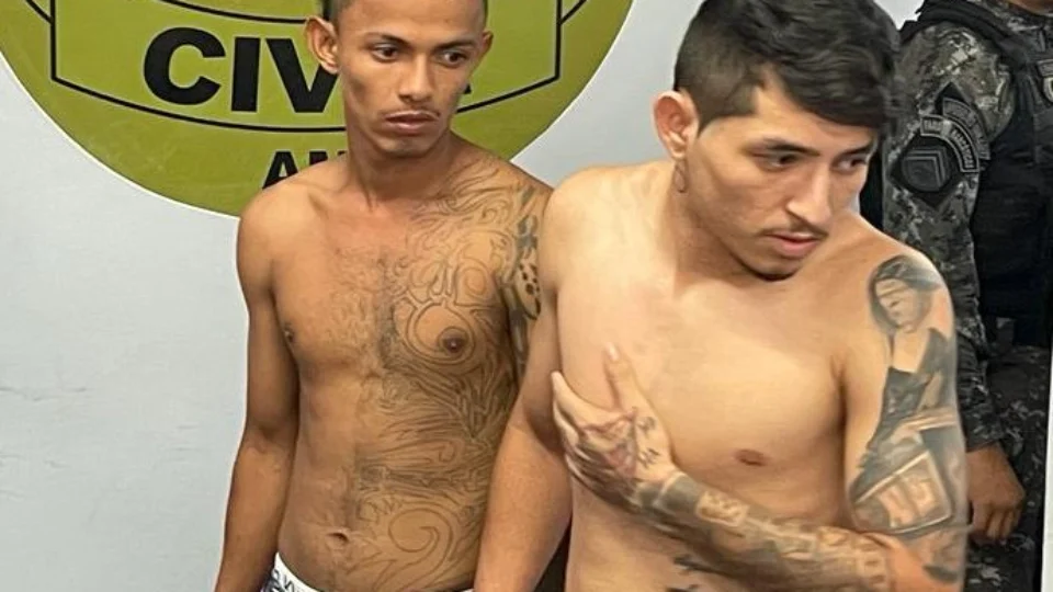 Dupla em moto é presa com drogas no Puraquequara