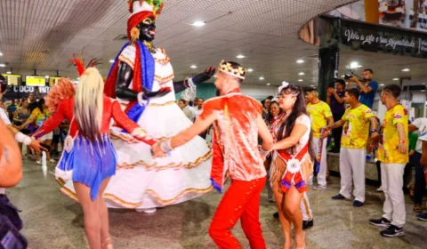 Boneca Kamélia abre oficialmente o Carnaval 2023 em Manaus