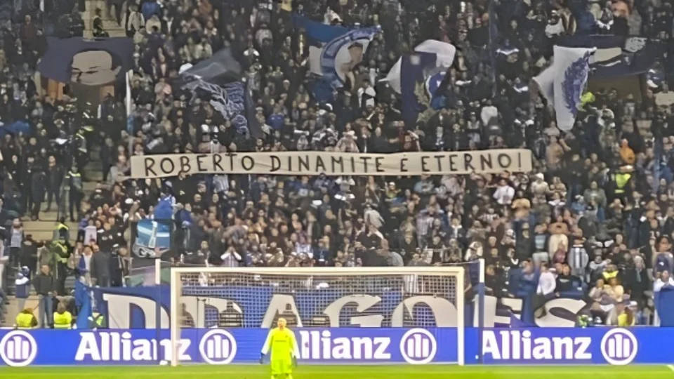 Roberto Dinamite é homenageado durante campeonato da Taça de Portugal