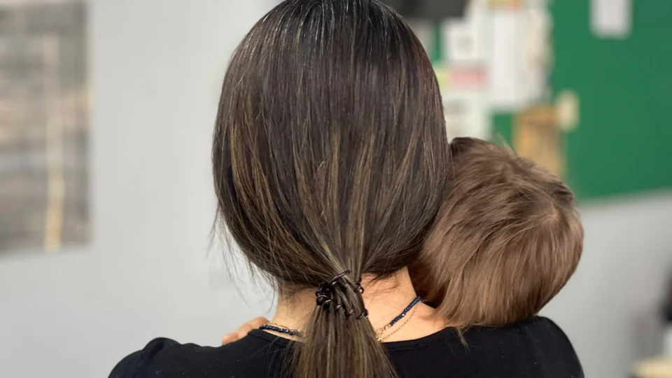 Mãe de bebê que sofreu tentativa de sequestro no bairro Parque 10 fala sobre o caso