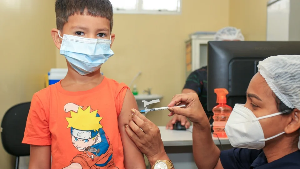 Manaus está sem doses de vacina contra a Covid para o público de 5 a 11 anos