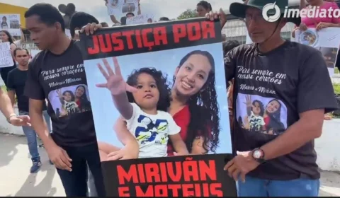 Família de mãe e filho que foram mortos atropelados, fazem protesto pedindo justiça