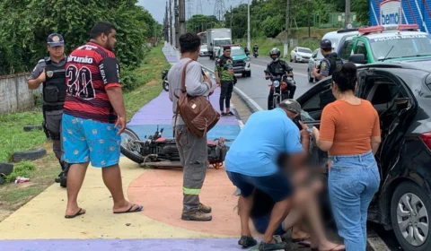 Acidente grave na entrada do bairro Colônia Antônio Aleixo entre carro e motos