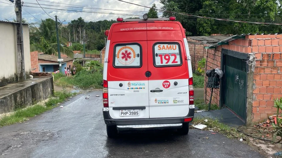 Criança colide bicicleta com muro e fica ferida na Zona Norte