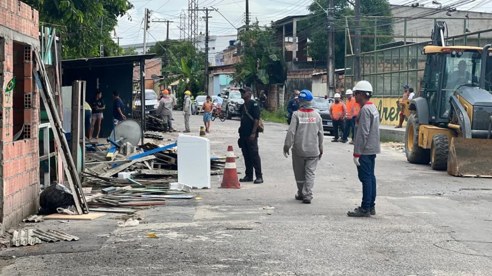 UGPE faz desapropriação de casas em área verde na Manaus 2000