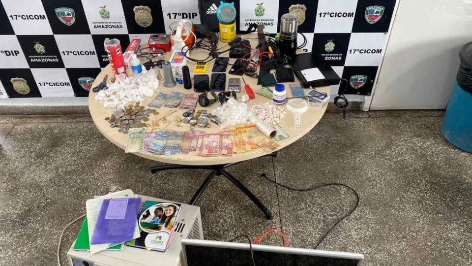 Trio é preso enquanto vendia drogas na zona Oeste de Manaus 