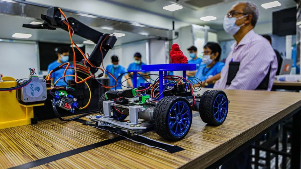 UEA oferece curso gratuito de robótica e programação; confira