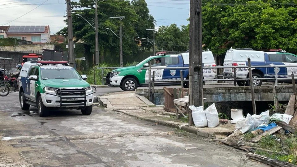 Em Manaus, integrantes de facção criminosa jogam corpo de rival em igarapé após troca de tiros