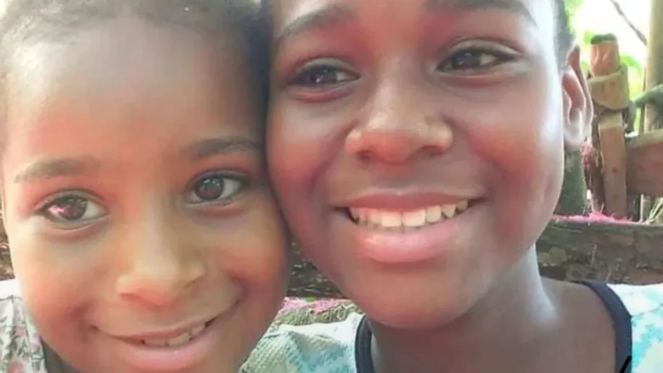 Canoa com sete pessoas da mesma família vira em rio e duas crianças morrem afogadas