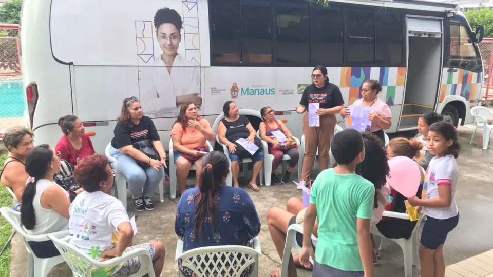 Usuárias do Magdalena Arce Daou recebem atendimento psicossocial em Unidade Móvel