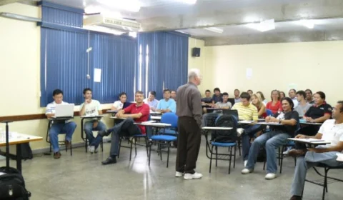 Faculdade abre inscrições para bolsas de graduação