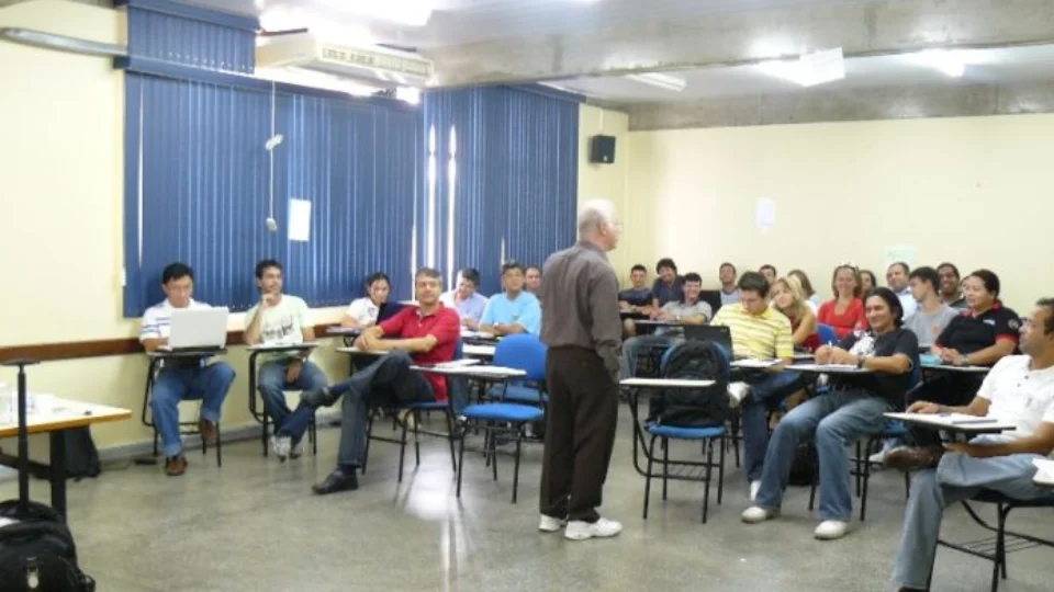 Faculdade abre inscrições para bolsas de graduação