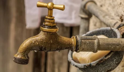 Águas de Manaus é condenada a indenizar consumidor por falta de abastecimento