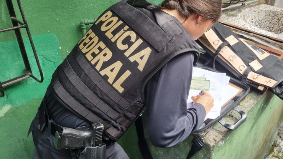 PF deflagra operação contra abuso sexual infantil e cumpre mandados de prisão e de busca e apreensão no Amazonas