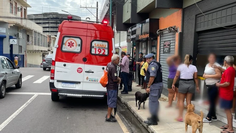Casal de irmãos é baleado dentro de restaurante do pai no centro