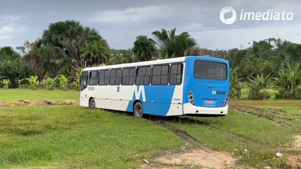 Ônibus perde o freio e deixa passageira machucada, na avenida Nepal