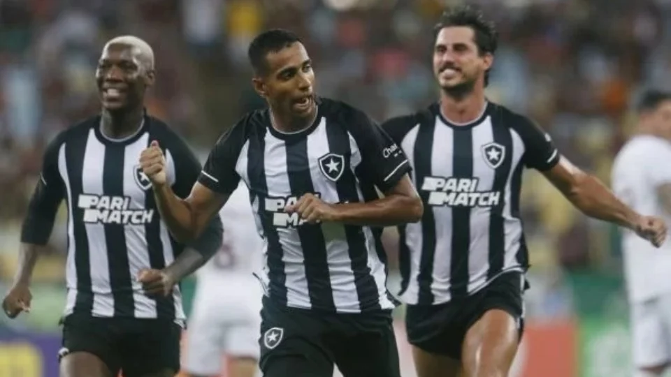 Botafogo vence Fluminense pelo Campeonato Carioca