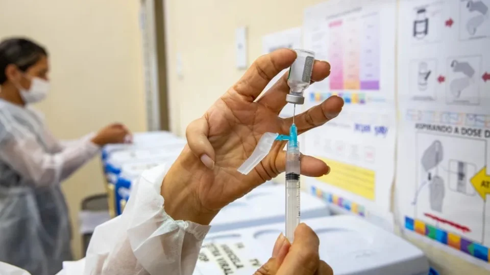 Semsa Manaus divulga alerta sobre vacinação de crianças contra a febre amarela