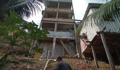 Prefeitura de Manaus interdita prédio com risco de desabar